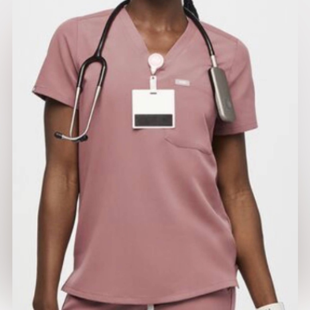 Figs mauve one pocket top